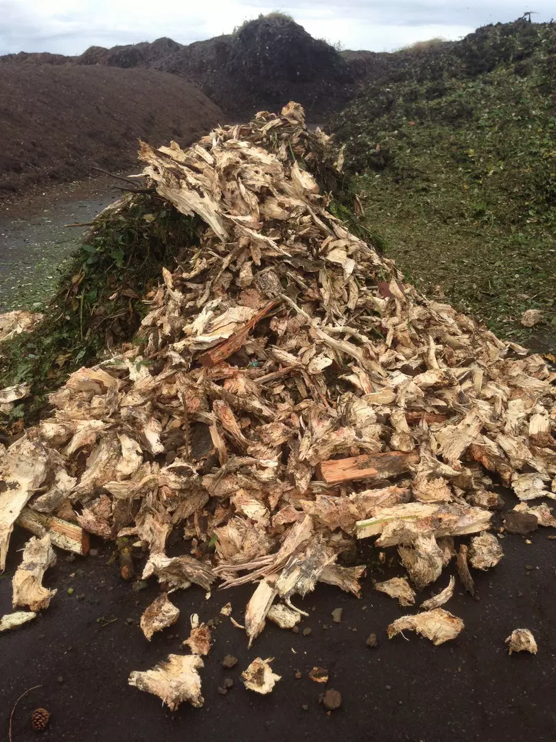 Ponty compost environnement : Collecte de dechets verts et bois